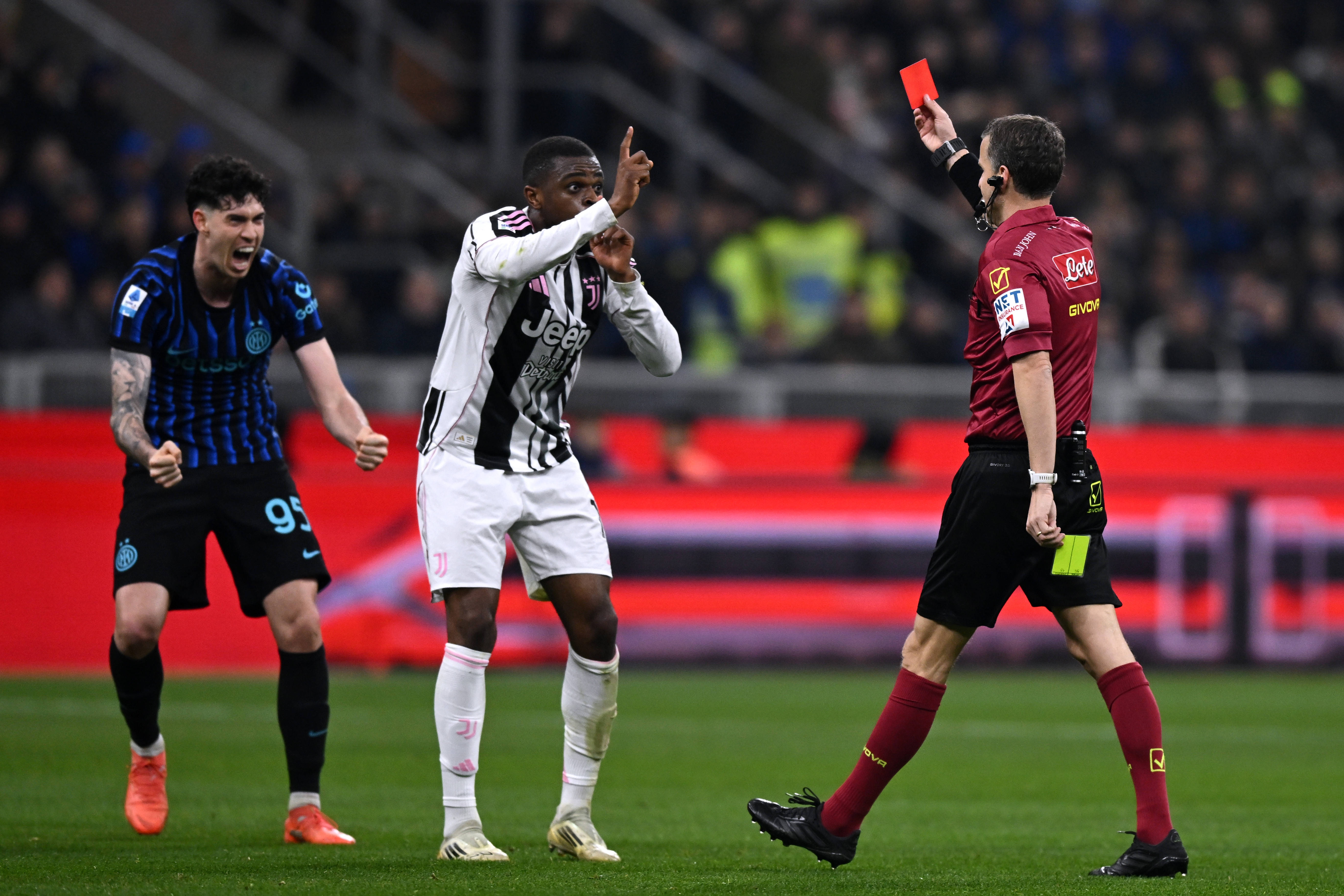 开云官方网站-尤利亚诺：巴斯托尼的争议在于公然庆祝，这或许能盖过我犯规大罗